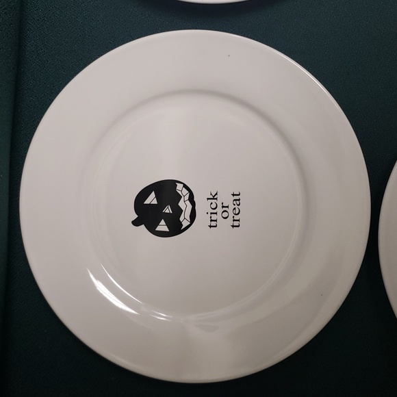 Wendoverlane Halloween Plates - Picture 2 of 6
